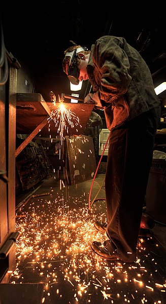 File:A U.S. Navy Hull Maintenance Technician 3rd Class Robert Frey fabricates a steel countertop aboard the aircraft carrier USS Nimitz (CVN 68) Aug. 20, 2013, while underway in the Gulf of Oman 130820-N-JC752-778.jpg