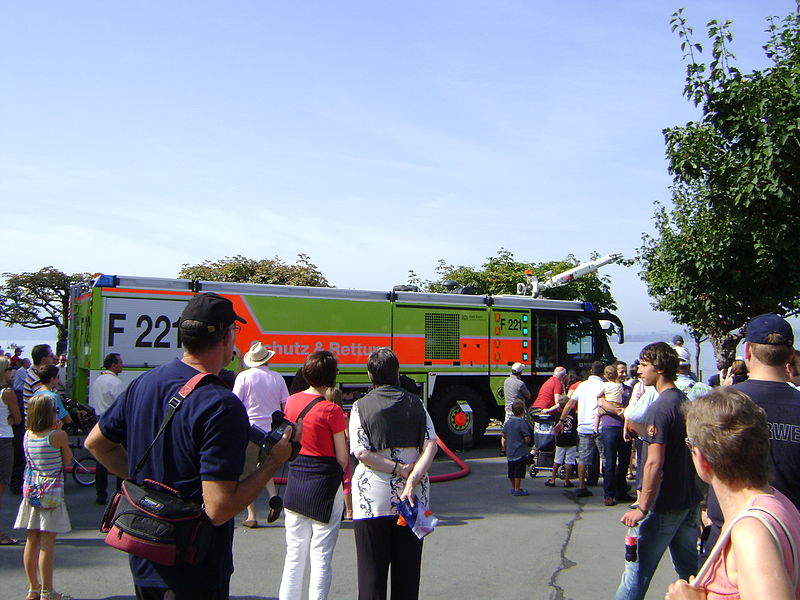 File:Airport LSZH Feuerwehr.JPG