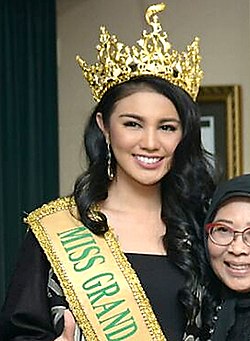 Ariska Putri Pertiwi di Kementerian Pariwisata dan Ekonomi Kreatif Republik Indonesia Konferensi Pers (1) (dipotong).jpg