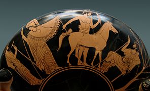 Atenea, como patrona de las artes, visita el taller de un escultor que talla un caballo en mármol (también se ha interpretado como Epeo de Focea construyendo el caballo de Troya). Kílix ático de figuras rojas (ca. 480 a. C.).