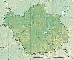 Mapa konturowa Aube, blisko centrum na prawo znajduje się owalna plamka nieco zaostrzona i wystająca na lewo w swoim dolnym rogu z opisem „Lac d’Orient”