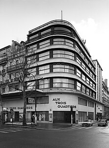 Expressionist influences - Aux Trois-Quartiers department store, Paris, by Louis Faure-Dujarric (1932)[68]