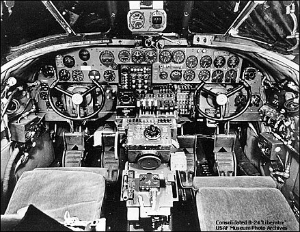 B 24 c. B24 Cockpit. B 24 Liberator кабина. Boeing b-24. Кабина б-24 «Либерейтор».