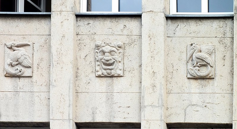 File:Bahnhofstraße Aue, Kaufhaus Weichhold, Fassadendetail (5), 2018-08-21 ama fec.jpg