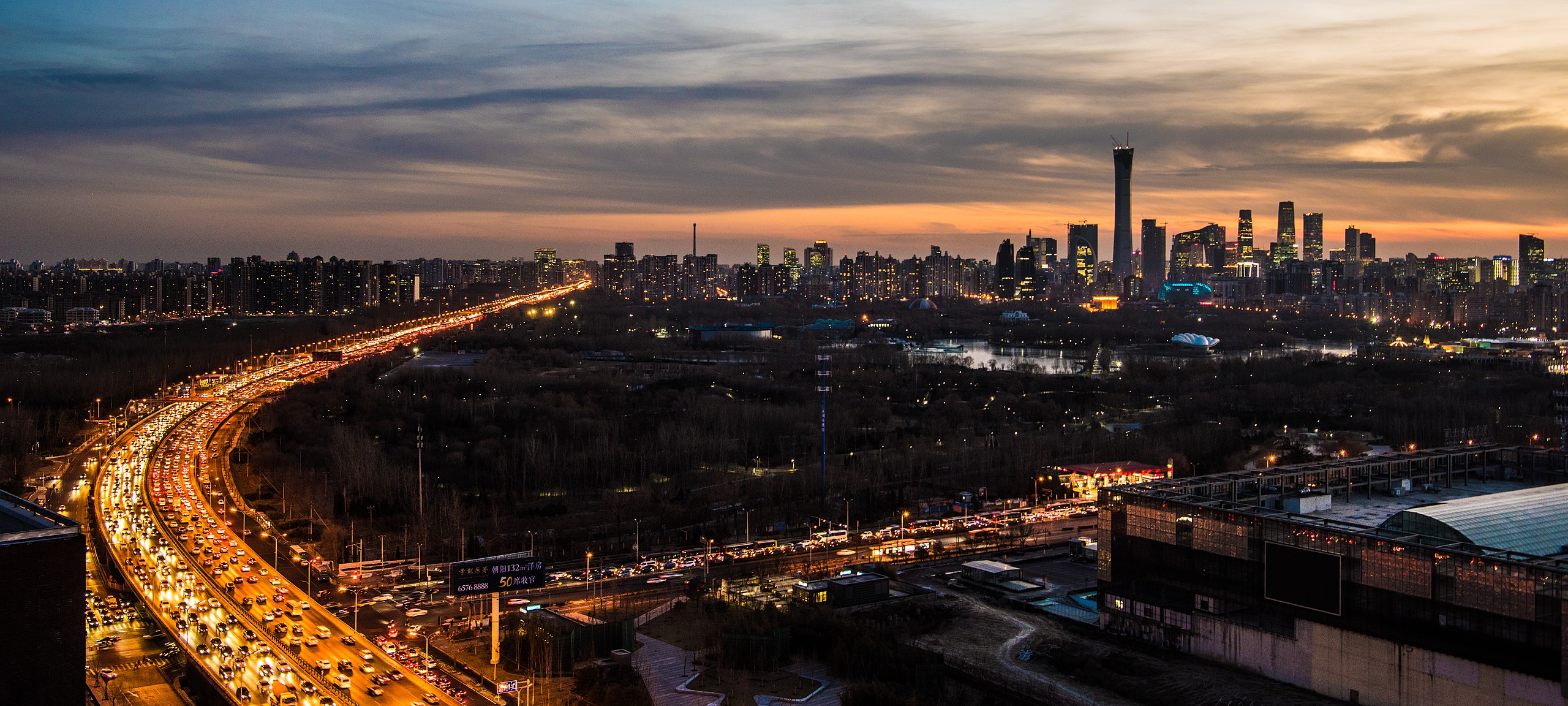 Bildagentur | mauritius images | Traffic at the North 4th Ring Road Middle  in Beijing, China.