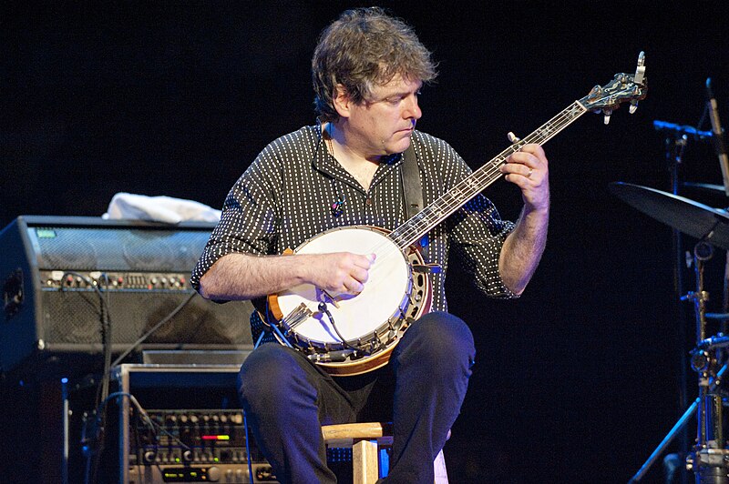 File:Bela Fleck plays in Raleigh, NC, June 6, 2011.jpg