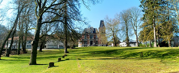 Le château vu depuis le parc.