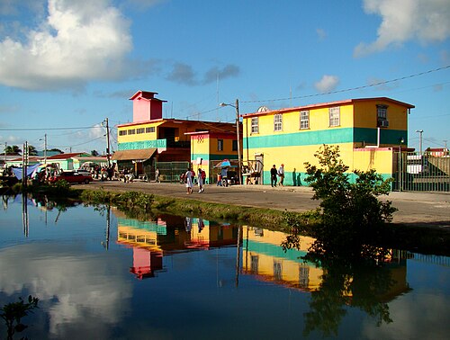 The Novelo's Bus Terminal in Belize City Belice-City-Novelos Bus-Terminal.jpg