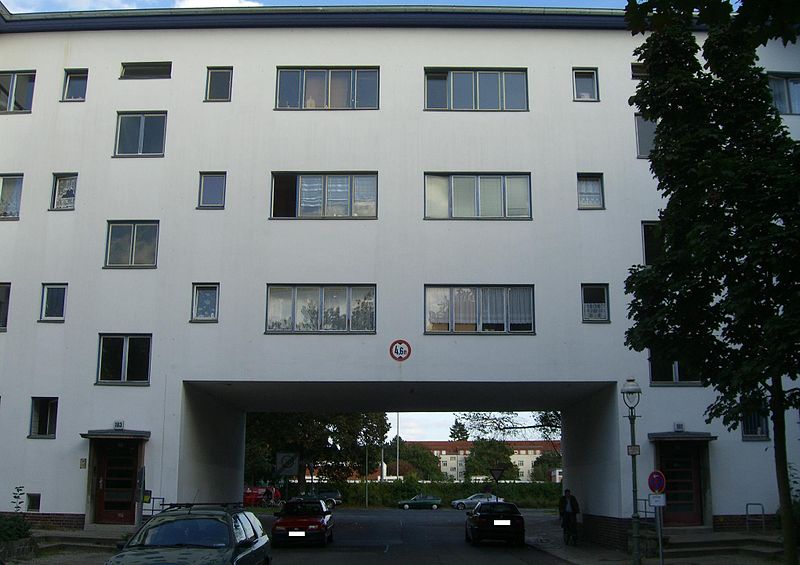 File:Berlin-Aroser-Allee-181-Durchfahrt-Sankt-Galler-Strasse.jpeg