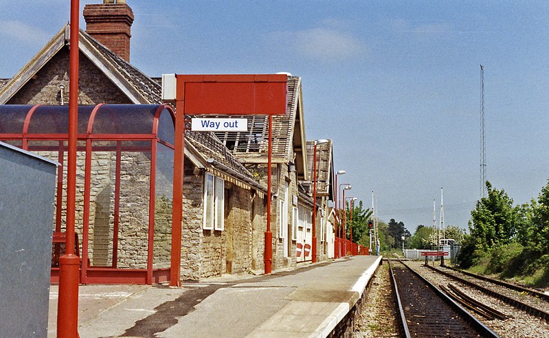 File:Bicester Town station geograph-3260890-by-Ben-Brooksbank.jpg