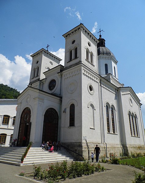 File:Bistrita Monastery 2015 03.jpg