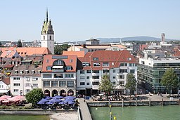 Blick vom Moleturm auf die Innenstadt von Friedrichshafen