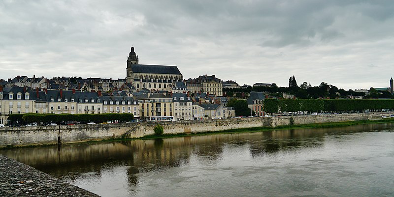 File:Blois Blick über die Loire 2.jpg