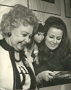 Helena Štáchová (vpravo) s Boženou Welekovou a Máničkou