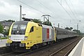 Dispolok locomotief van het Siemens type ES64U2 047 met RB 40 van Abellio Rail te Bochum Hbf.