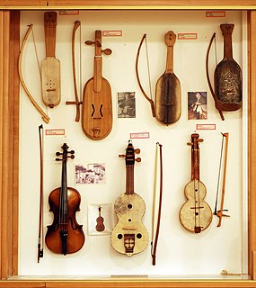 Bowed string instruments (1) Arrabita, Rabels, Violin - Soinuenea.jpg