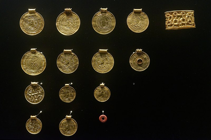 File:Bracteates Darum Nationalmuseet.jpg