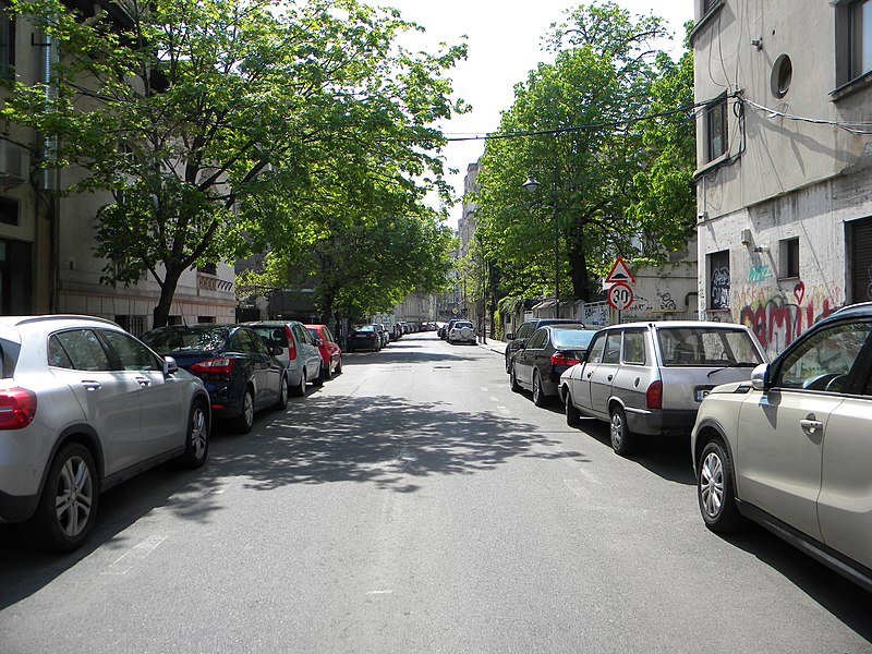 File:Bucuresti, Romania. Strada Dionisie Lupu, 19 Aprilie 2020. Interdictie CORONAVIRUS. (2).jpg