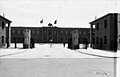 ingang van de Leibstandarte-SS Adolf Hitler-kazerne in Berlijn
