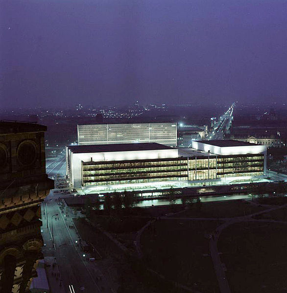 Eastern face of the Palace of the Republic at night in August 1976, shortly after its completion