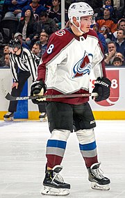 https://upload.wikimedia.org/wikipedia/commons/thumb/6/64/Cale_Makar_playing_with_the_Avalanche_in_2020_%28Quintin_Soloviev%29.jpg/180px-Cale_Makar_playing_with_the_Avalanche_in_2020_%28Quintin_Soloviev%29.jpg