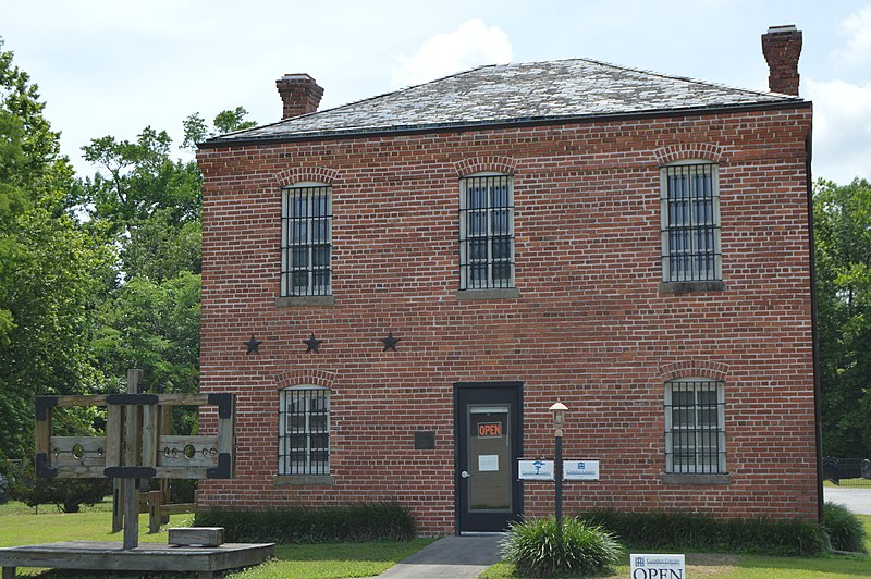 File:Camden County Jail and museum.jpg