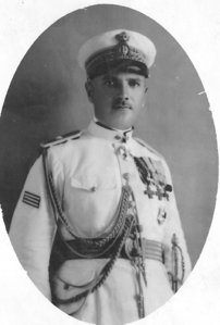 Camillo Bechis v koloniální uniformě. PNG