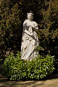 Statue of Isabel II.
