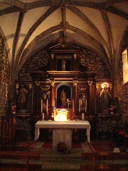 File:Cantabria Garabandal iglesia interior lou.jpg