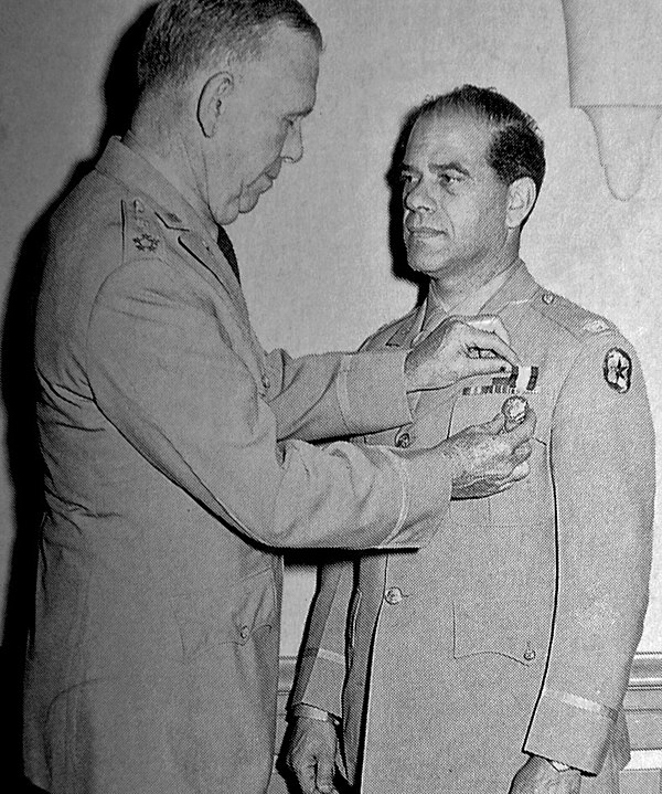 Capra receiving the Distinguished Service Medal from General George C. Marshall, 1945