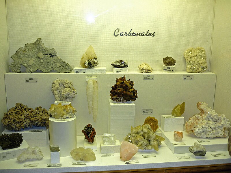 File:Carbonates exhibit, Museum of Geology, South Dakota.jpg