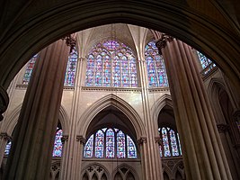 Triforij in svetlobno nadstropje stolnice Le Mansu (sredina 13. stoletja)