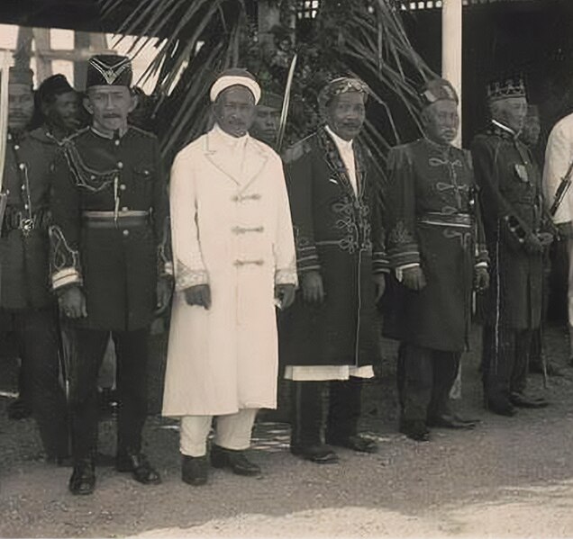 File:Chieftans Datus of Sarawak circa 1912.jpg