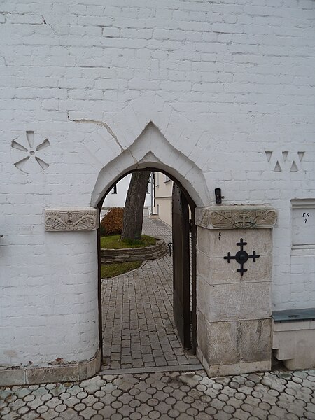 File:Churches in Moscow P1060919.JPG