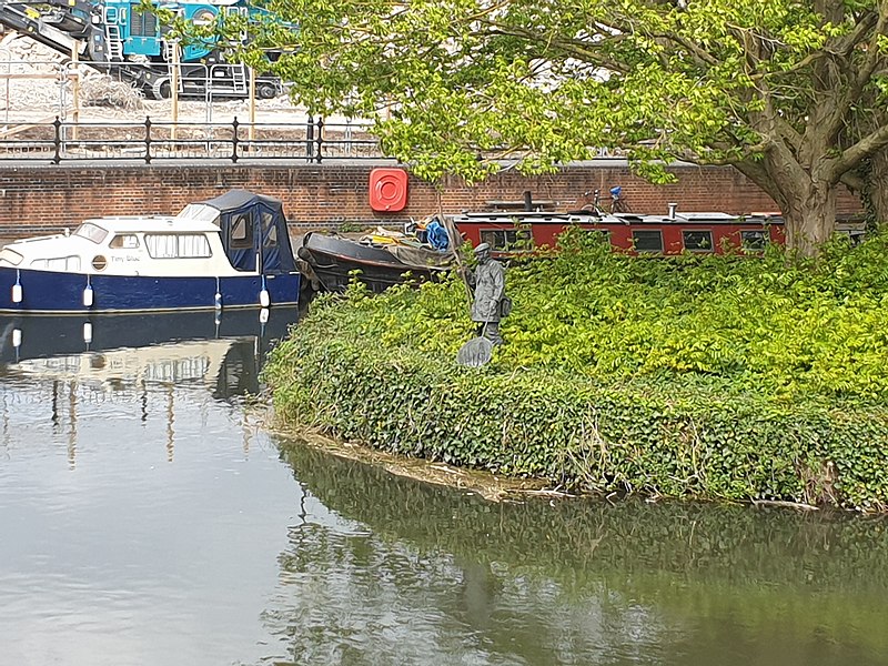 File:Compleat Angler, Reading, 2019-04-28 15.22.05.jpg