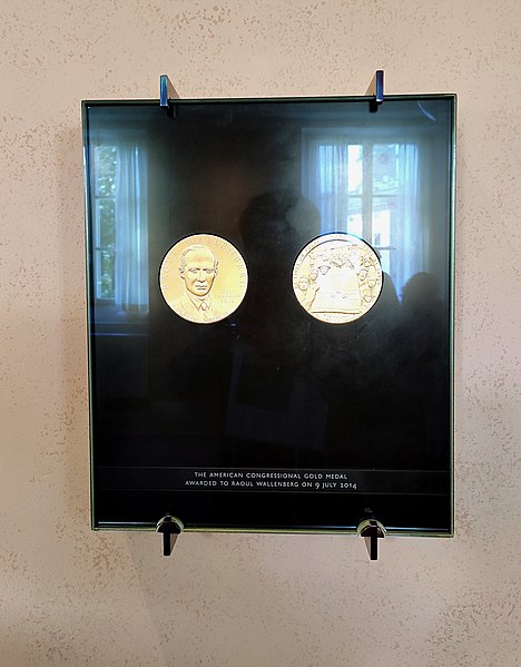 File:Congressional Gold Medal awarded to Raoul Wallenberg.jpg
