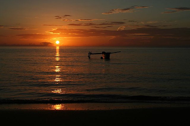 Pôr do sol na Praia Robinson, em Bouéni.