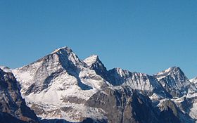 Vedere a Croix Rousse în prim-plan în stânga cu, în dreapta, Ouille d'Arbéron și Bessanèse, de pe versantul italian spre sud-est.