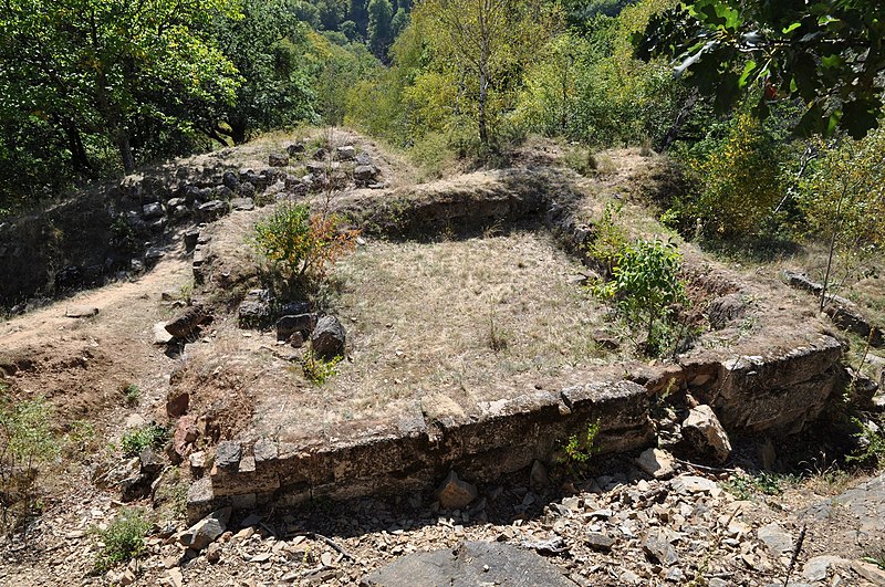 File:Dacian Fortress of Capalna 043.jpg