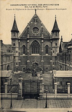 L'église St-Martin-des-Champs et monument élevé à la mémoire de J-B Boussingault par Jules Dalou (1895), dans la cour du Conservatoire des arts et métiers.