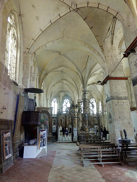 File:Dammartin-en-Goële (77), collégiale Notre-Dame, nef nord, vue vers l'est 2.jpg