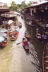 Damnoen Saduak Floating Market in Ratchaburi, Thailand, is a famous tourist attraction. Damoen Saduk Floating Market.jpg