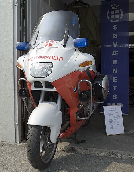 File:Danish military police BMW R850 RT.jpg