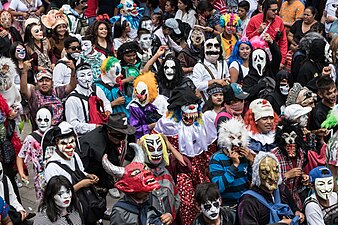 Průvod bláznů na svátek svatého Antonína v mexickém městě San Miguel de Allende