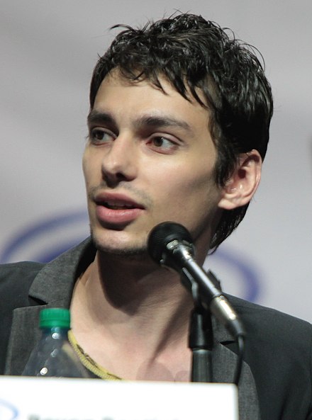 Devon Bostick - Wikipedia