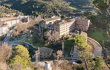 Vista aérea del convento donde se aprecian las construcciones recientes para servicios sociales.