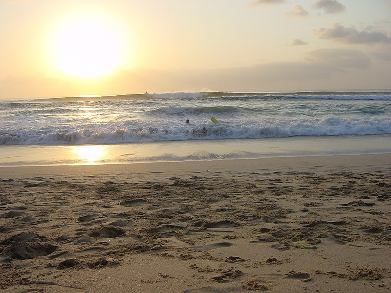 File:Dreamland Beach - panoramio - gbuschner (1).jpg