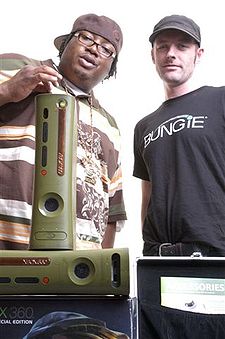 E-40 con Xbox 360.jpg