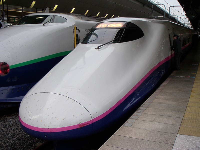 File:E2 series Shinkansen train at Tokyo Station.jpg