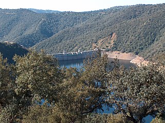 Presa de Bembézar en la Sierra de Hornachuelos.